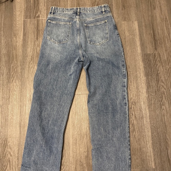 Selling baggy boyfriend jeans only been wear once - Picture 2 of 2
